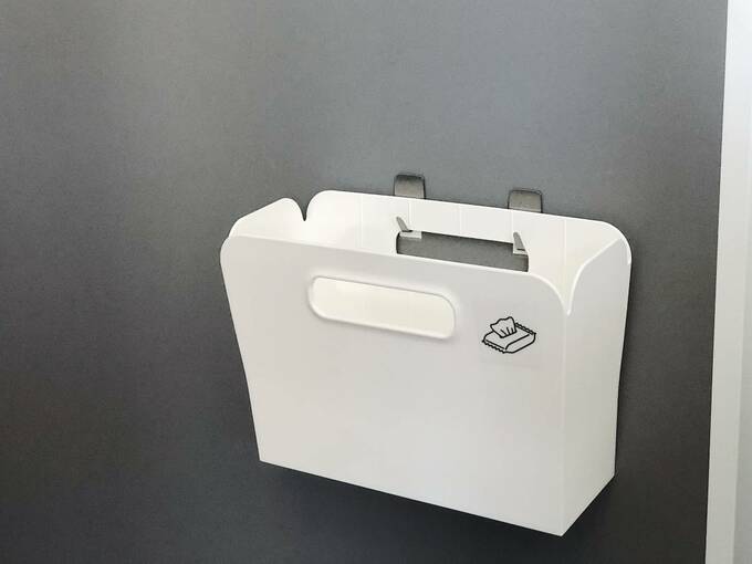 ワイパーのすぐ隣にカゴを設置