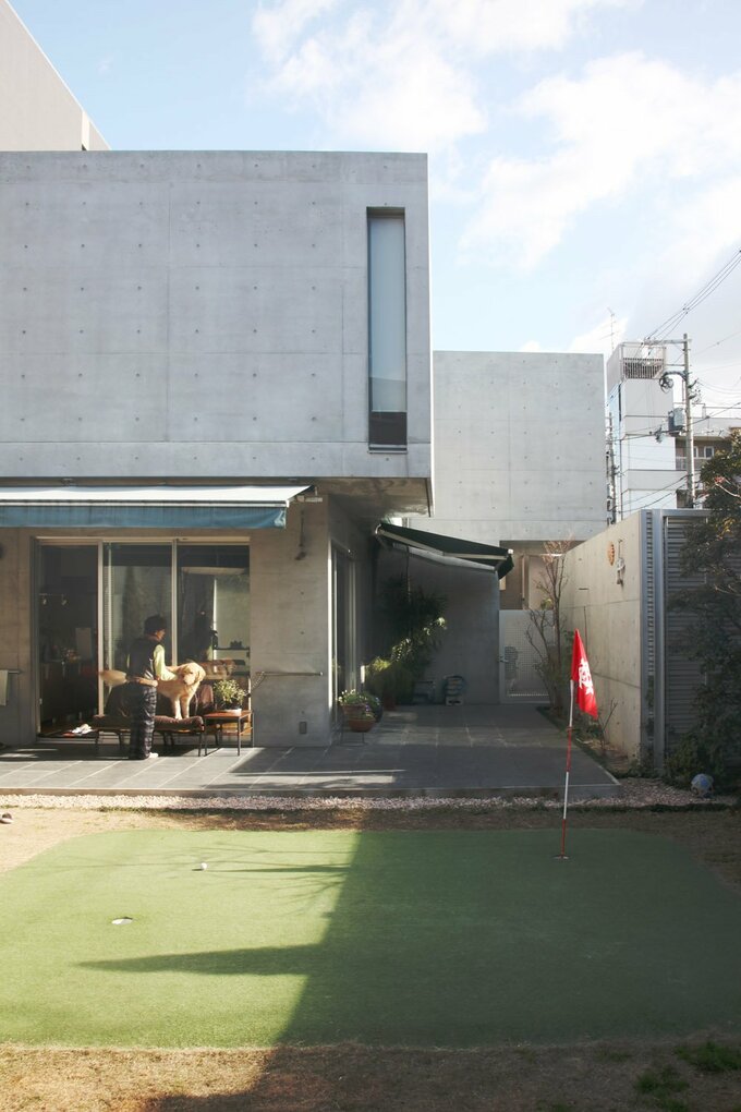 オーニングは夏の午後の西日対策に有効