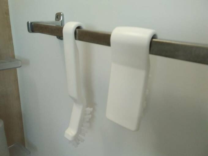 ブラシをひっかける