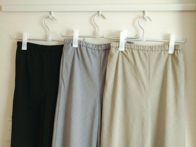 昨年、あまりの着やすさに3色買いしたワイドパンツ。夏はほぼこの3本で過ごせます