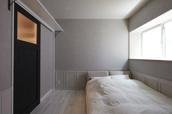 グレーに仕上げた主寝室