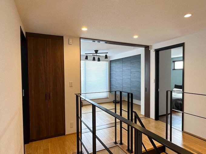 階段から見た寝室