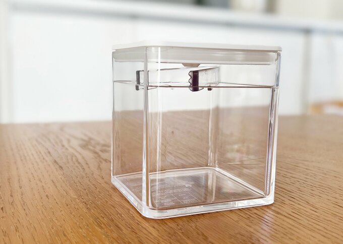 保存容器の中にトングを内蔵