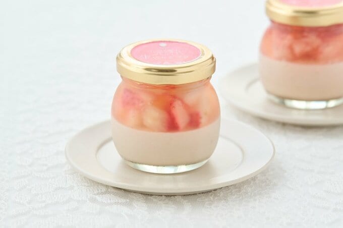 完熟いちご菓子研究所の「完熟生いちごプリン」(¥1944)