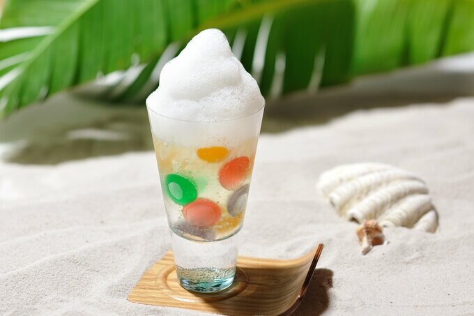 カラフルなゼリーがかわいいぶくぶくジュレソーダ(画像提供/バンタカフェ)