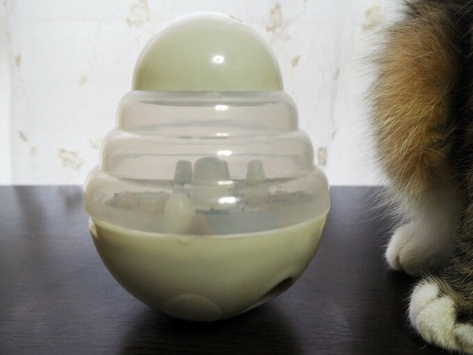 おやつトイと猫