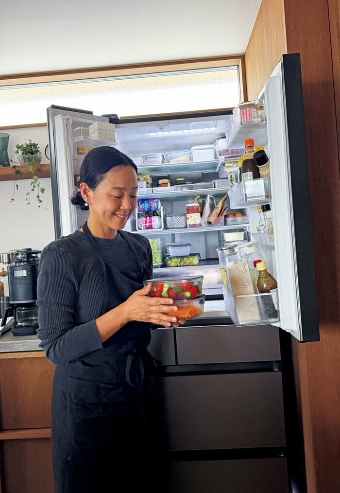 買い出しは2日に1回、食品は上手に食べきる。「ムダなし冷蔵庫」の収納