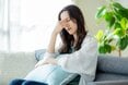 カフェイン、SNS、アルコール…。精神科医が教える「睡眠の質を下げるNG習慣」3つ
