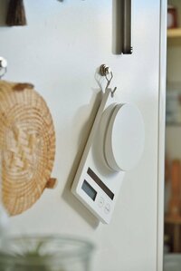 フタに傾斜のあるスケールは長いパスタも安定して量れる