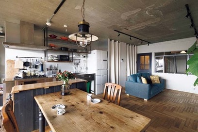 【マンションリノベ事例】キッチン裏にパントリー兼サニタリースペースをつくり、おしゃれなLDKに