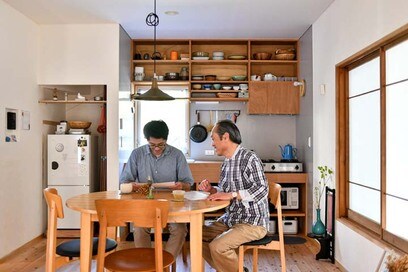 【戸建てリノベ事例】父が子どもの頃暮らした家をSOHOに。建築家の息子が大事にしたこと