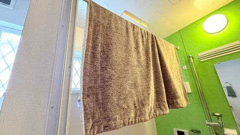 アラフォー夫婦、洗濯物の「外干し」をやめて暮らしが劇的ラクに。思い込みを手放したら心も軽くなった