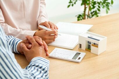 貯めてる夫婦が共有する「手書き家計簿」。あえてアプリではなく手書きで