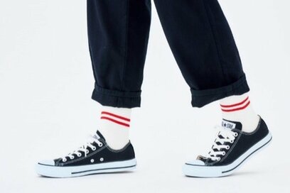 足元のおしゃれ度アップ！春の「黒スニーカー×靴下」コーデ3つ