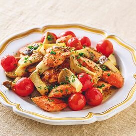 「鮭の切り身」は下味冷凍すると味わいアップ。バターとマスタードで炒めてリッチなごちそうに