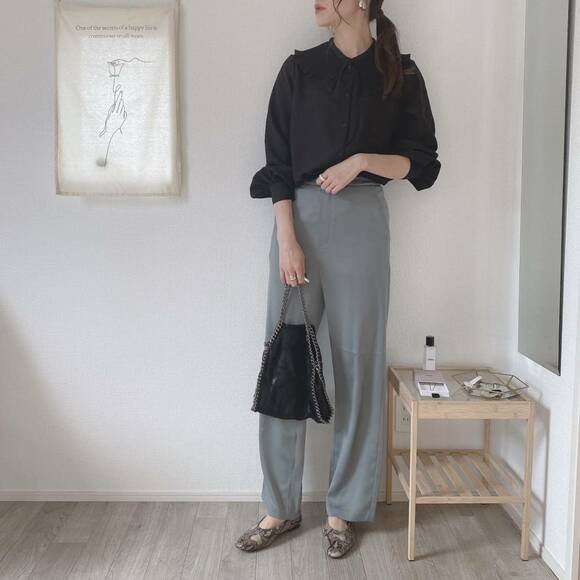 サテンパンツと合わせたコーデ