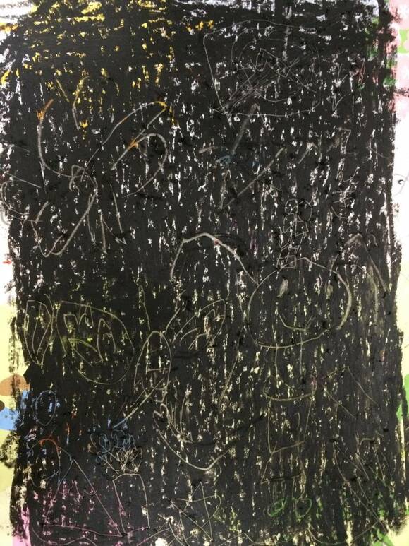 紙を黒く塗った様子