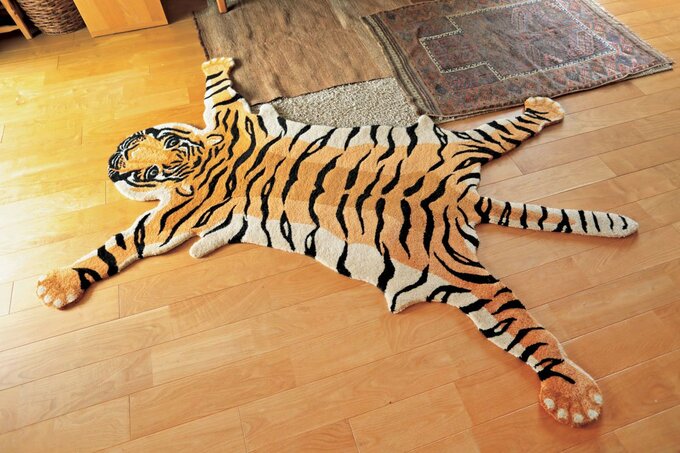 トラの形のラグ
