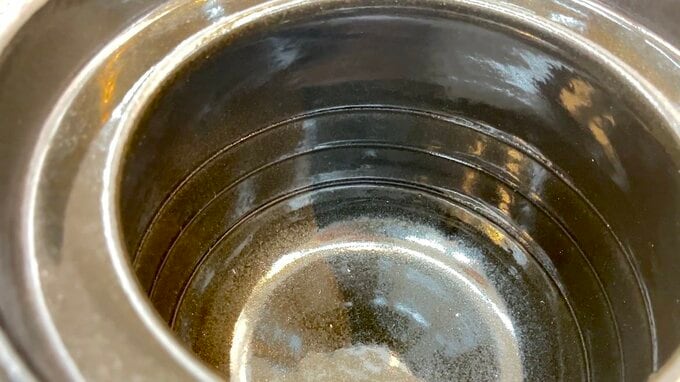 土鍋の中　水位線