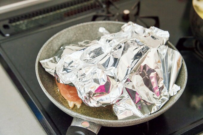 鶏胸肉のソテーの調理過程