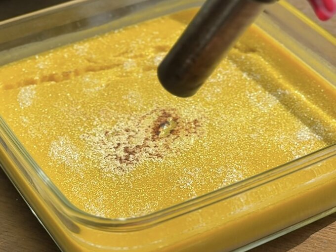 表面をバーナーで炙る