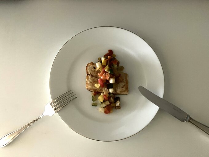 メカジキのソテー　バターで炒めた角切り野菜添え
