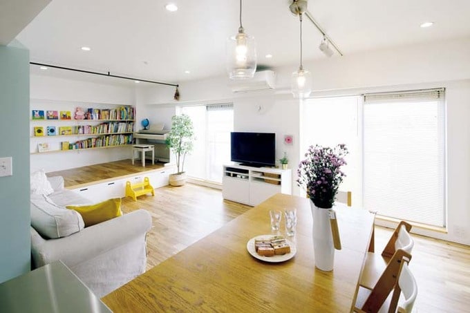 光がたっぷり差し込むリビング