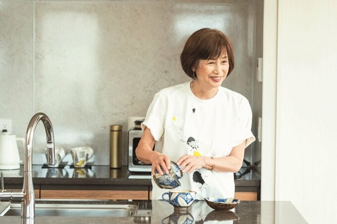 お茶を淹れるやましたさん