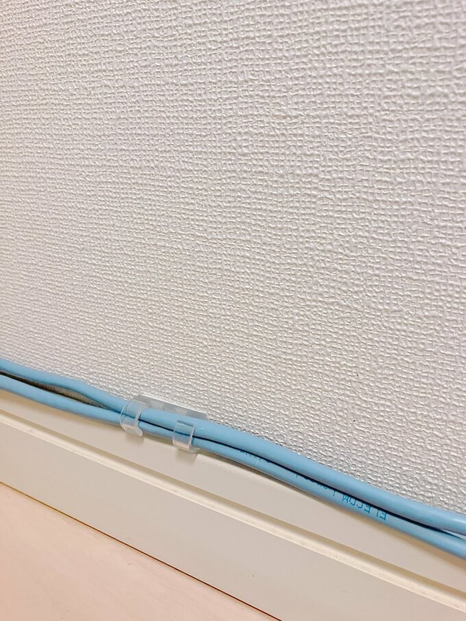 LANケーブルとフック