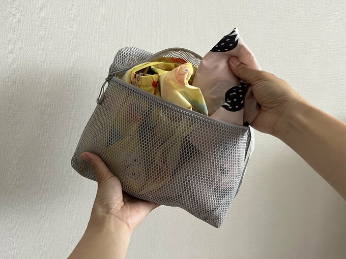 付属の袋は使わず、大きめのメッシュポーチに2人分まとめて入れています