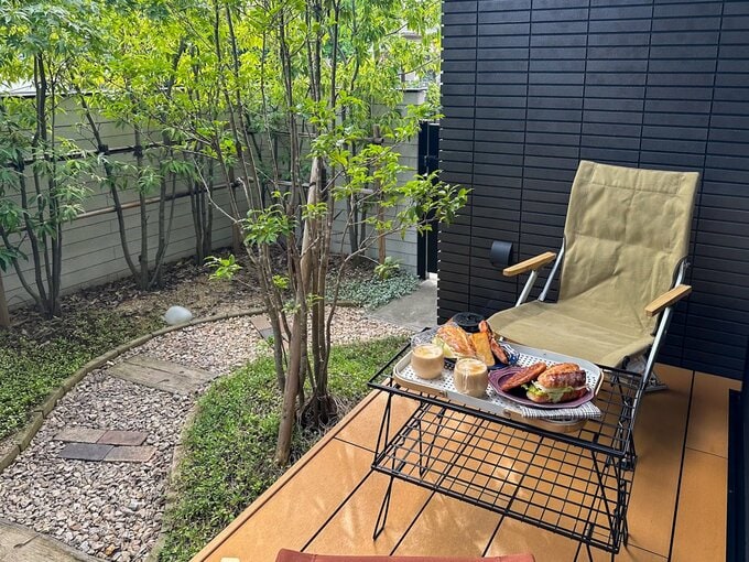 ウッドデッキとパン