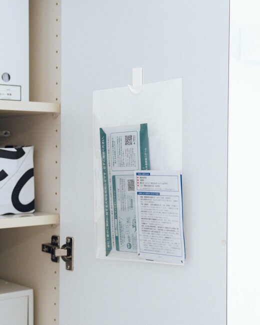 100円のクリアファイルでテーブルのごちゃごちゃを予防 簡単 涼しげインテリア術 Esseonline エッセ オンライン