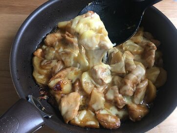 とろ～りコク甘「チーズダッカルビ」レシピ！焼き肉のタレで簡単、失敗なし