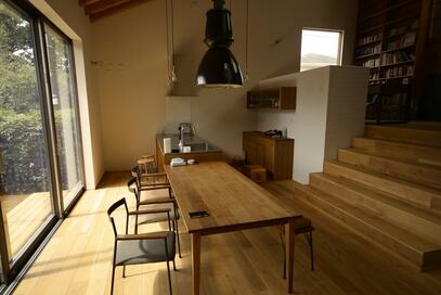 ダイニングテーブルの選び方。形・サイズ・デザイン…チェックすべき4つのポイント