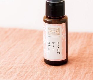 桜の香りのマスクスプレーに花のステンレスボトル。春気分の雑貨