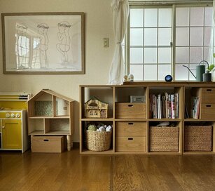 無印良品「スタッキングシェルフ」でおしゃれな収納に。子どものオモチャもすっきり片づく