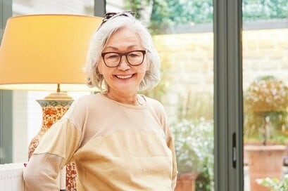 82歳、パリで働く日本人マダムの「すてきなカラーコーデ」4選。ユニクロも上手に取り入れる