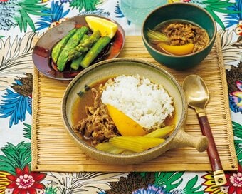 ダイエットに最適！牛肉のスープカレー、アボカドとアスパラのグリルサラダ献立