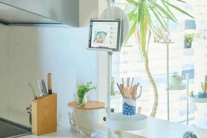 「つっぱり棒」のおしゃれな活かし方3つ。見せる収納も隠す収納もできる