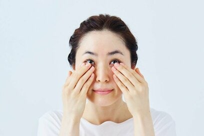 40代、ファンデーションの仕上がりが変わる「スキンケア」の順番。“変顔で保湿”がポイント！