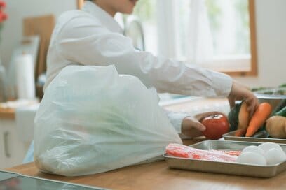 「まとめ買い」が必ずしもおトクではない5つの理由。買いすぎず、抱えすぎず、身軽に暮らす