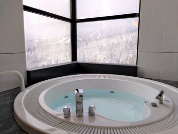 50代夫婦が雪と氷のホテルで自分時間を楽しむ。星野リゾート　リゾナーレトマム