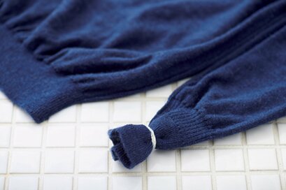 自宅でニットを洗う方法。タートルネックや伸びたり縮んだ場合の対処も