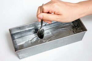 10時間たったら取り出し表面を割ってたまった水を捨てる