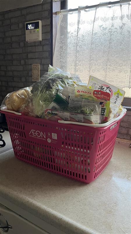 カゴに入った食品の画像