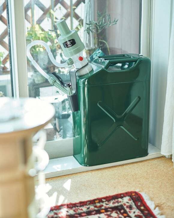 緑のガソリン携行缶