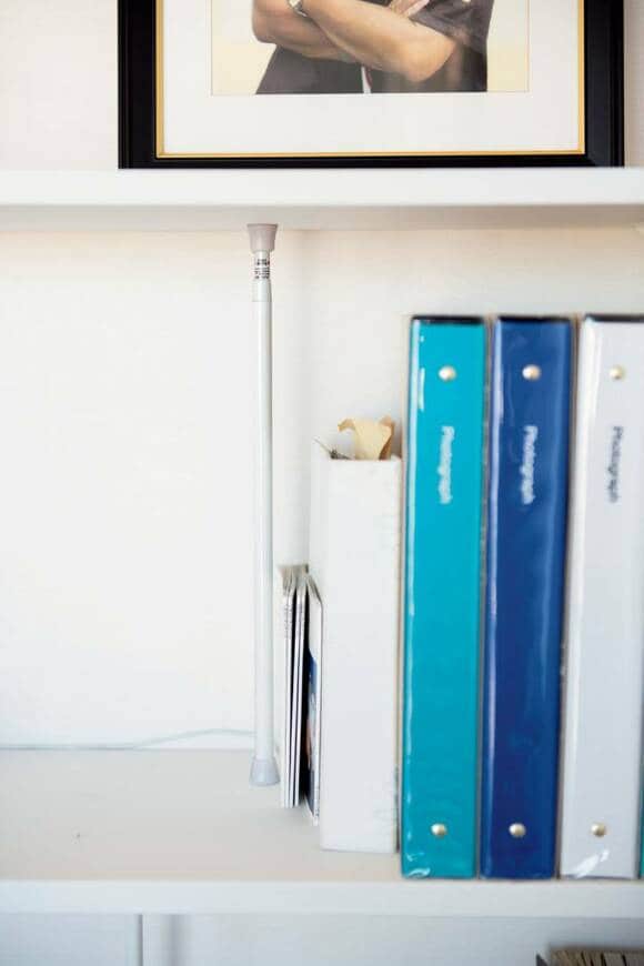 つっぱり棒をブックエンド代わりに