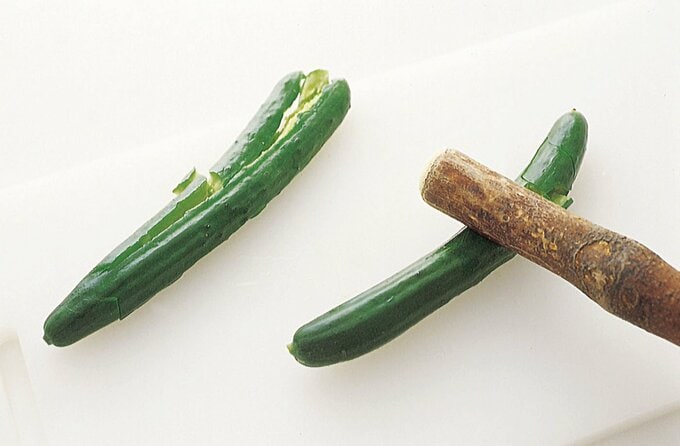きゅうりをたたく