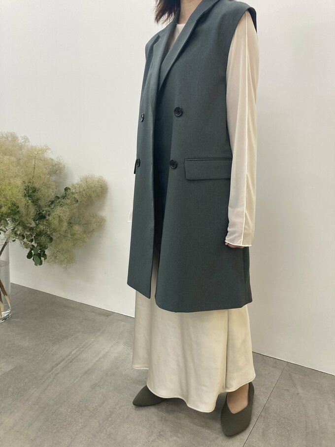 GUのオーバーサイズダブルブレストベスト全身写真