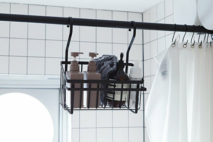 ボトル類もつるしてスッキリ！